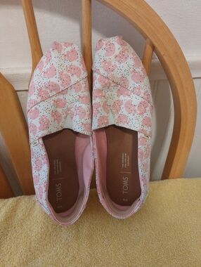 Toms Pink Elephant Size 8